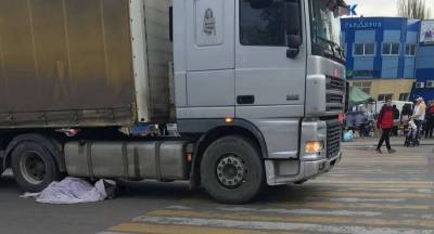В Воронеже грузовик сбил насмерть пожилую женщину