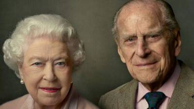 Королевская семья распространила трогательное фото принца Филиппа и Елизаветы II