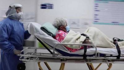 Медики провожали аплодисментами: 104-летняя женщина во второй раз поборола коронавирус