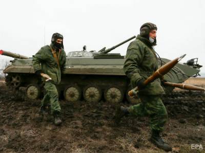 На Донбассе украинский военный получил ранение из-за обстрела боевиков