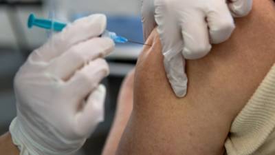 Минздрав сообщил о разработке еще одной вакцины от COVID-19 в РФ