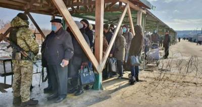 За прошедшую неделю через КПВВ на Донбассе пересекло более 10,5 тысяч человек. А 10 человек не смогли