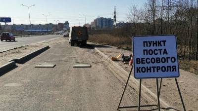 Сотрудники автонадзора в Дагестане брали взятки за проезд без весового контроля