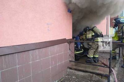 Из пожара в Альметьевске спасли двух человек