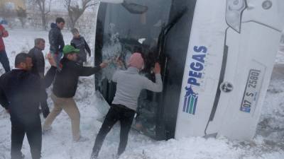 В Турции 2 автобуса с российскими туристами попали в ДТП: есть жертва, много пострадавших