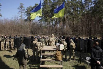 Под Киевом проходит военная выучка с участием ветеранов российско-украинской войны