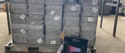 В одесском аэропорту обнаружили 100 тысяч пачек контрабандных арабских сигарет