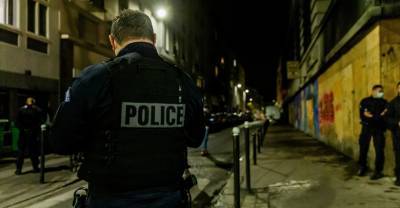 В Париже более 110 человек получили штрафы за вечеринку в ресторане во время карантина