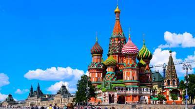 Посетителям разрешили проносить в Московский Кремль еду и напитки