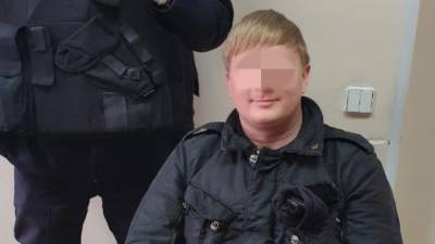 Размахивающего штык-ножом в прокуратуре мужчину задержали в Петербурге
