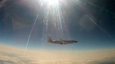Над нейтральными водами Тихого океана: российский истребитель МиГ-31 сопроводил самолёт-разведчик ВВС США