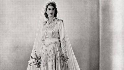 Елизавета II: как создавалось свадебное платье Елизаветы II