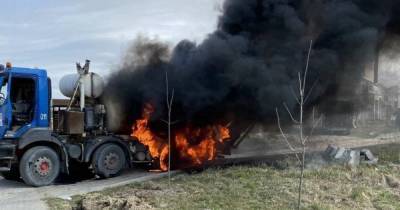 В Зеленоградске бетономешалка зацепилась за ЛЭП и загорелась (фото, видео)