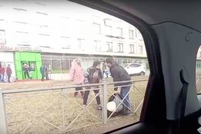 Петербурженки разняли дерущихся мужчин в Автово