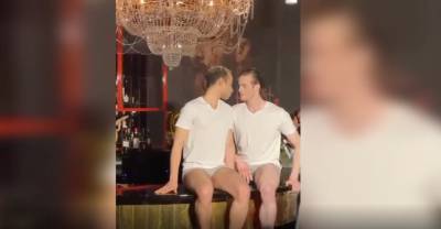 На фудкорте во Владивостоке прошёл необычный перформанс: местные назвали его гей-вечеринкой – видео