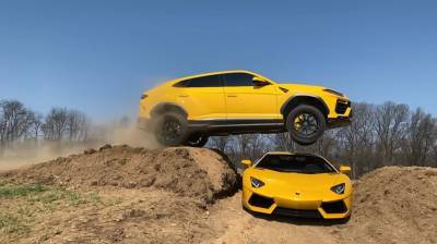 Блогер перепрыгнул через Lamborghini Avendator на кроссовере Urus: видео безумного трюка