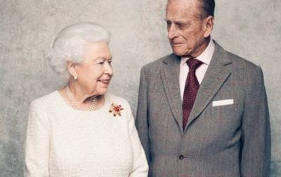 Королевская семья обнародовала снимок принца Филиппа и Елизаветы II (ФОТО)