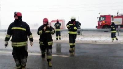 Новости на "России 24". Пассажиры перевернувшегося автобуса помогали друг другу эвакуироваться