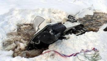 Двоих пенсионеров, провалившихся под лёд, вытащили спасатели МБУ «Спас»