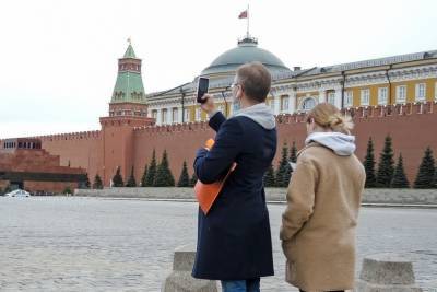 ФСО разрешила гулять по Кремлю с едой и газировкой