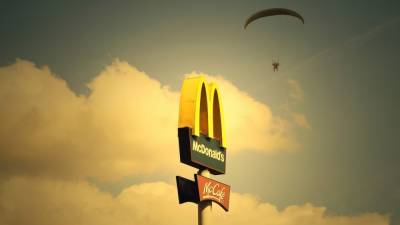 Число ресторанов McDonald's значительно сократилось в магазинах Walmart