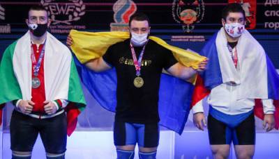 Украинец Чумак выиграл две золотые медали на ЧЕ по тяжелой атлетике в Москве