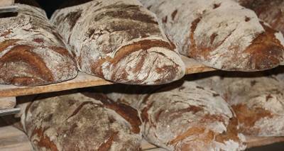 В Латвии жестко конкурируют пекарни: покупатели считают деньги даже на хлеб