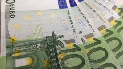 Европейская страна намерена платить туристам по 200 евро