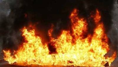 Сильный пожар в Донецке: столб черного дыма виден издалека