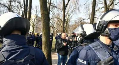 В Варшаве предприниматели устроили протесты в 11-ю годовщину Смоленской катастрофы: есть задержанные