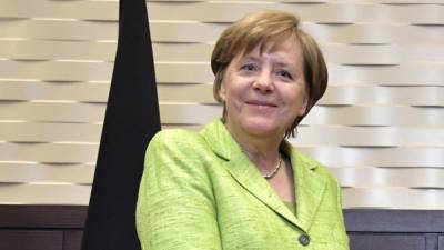 Меркель хочет лишить глав 16 регионов полномочий в борьбе с коронавирусом