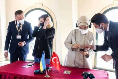 Пока Зеленский с Эрдоганом, их супруги пошли по музеям