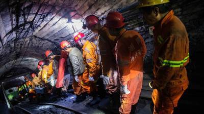 Более 20 человек застряли в угольной шахте Синьцзяна из-за аварии
