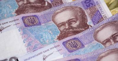 Пенсионерам в Украине будут выплачивать деньги только на карту: пока можно самостоятельно выбрать банк