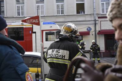 Одного человека спасли из горящей квартиры на юге Москвы - vm.ru - Москва