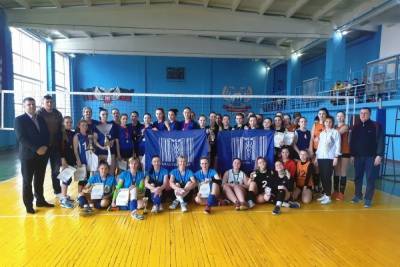 В Донецке завершился чемпионат по женскому волейболу