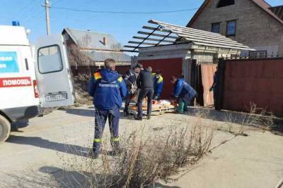В Оренбуржье спасатели помогли врачам зайти к пациенту