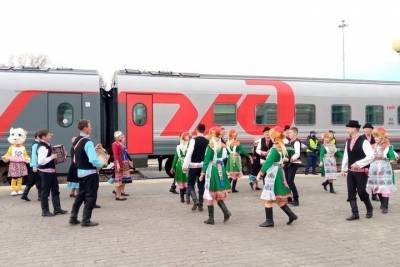Первые туристы из Самары прибыли в Йошкар-Олу на специальном поезде