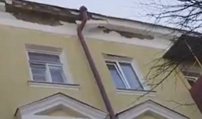 В Башкирии кусок фасада упал прямо на ребенка