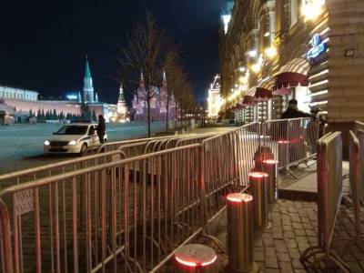 Полиция перекрыла Красную площадь без объяснения причин: фото