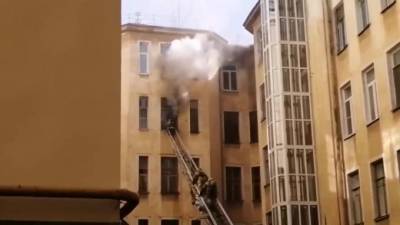 На улице Маяковского потушили пожар в коммуналке
