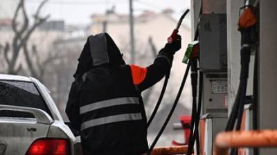 С владельцев заправок потребовали объяснений о росте цен на бензин
