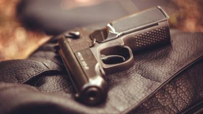 Петербургский подросток украл пистолеты отца своей приятельницы