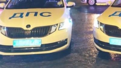 Водитель Infiniti в Вологде на высокой скорости врезался в столб и погиб