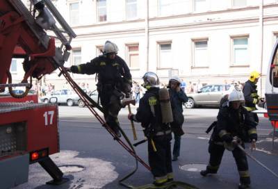 Коммуналку на Маяковской улице в Петербурге тушили почти 40 пожарных