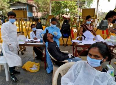 Суточное число заразившихся COVID-19 в Индии впервые превысило 150 тысяч
