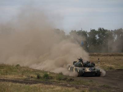 Песков объяснил скопление военных у границ с Украиной риском гражданской войны