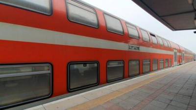 Новая опасность в поездах: на полном ходу выпадают окна