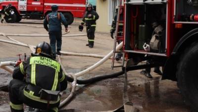 Дорожные рабочие спасли жильцов из горящей квартиры в Южно-Сахалинске