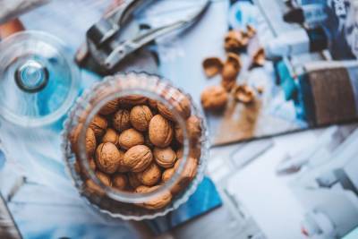 Диетолог Соломатина объяснила, почему худеющим не стоит есть орехи
